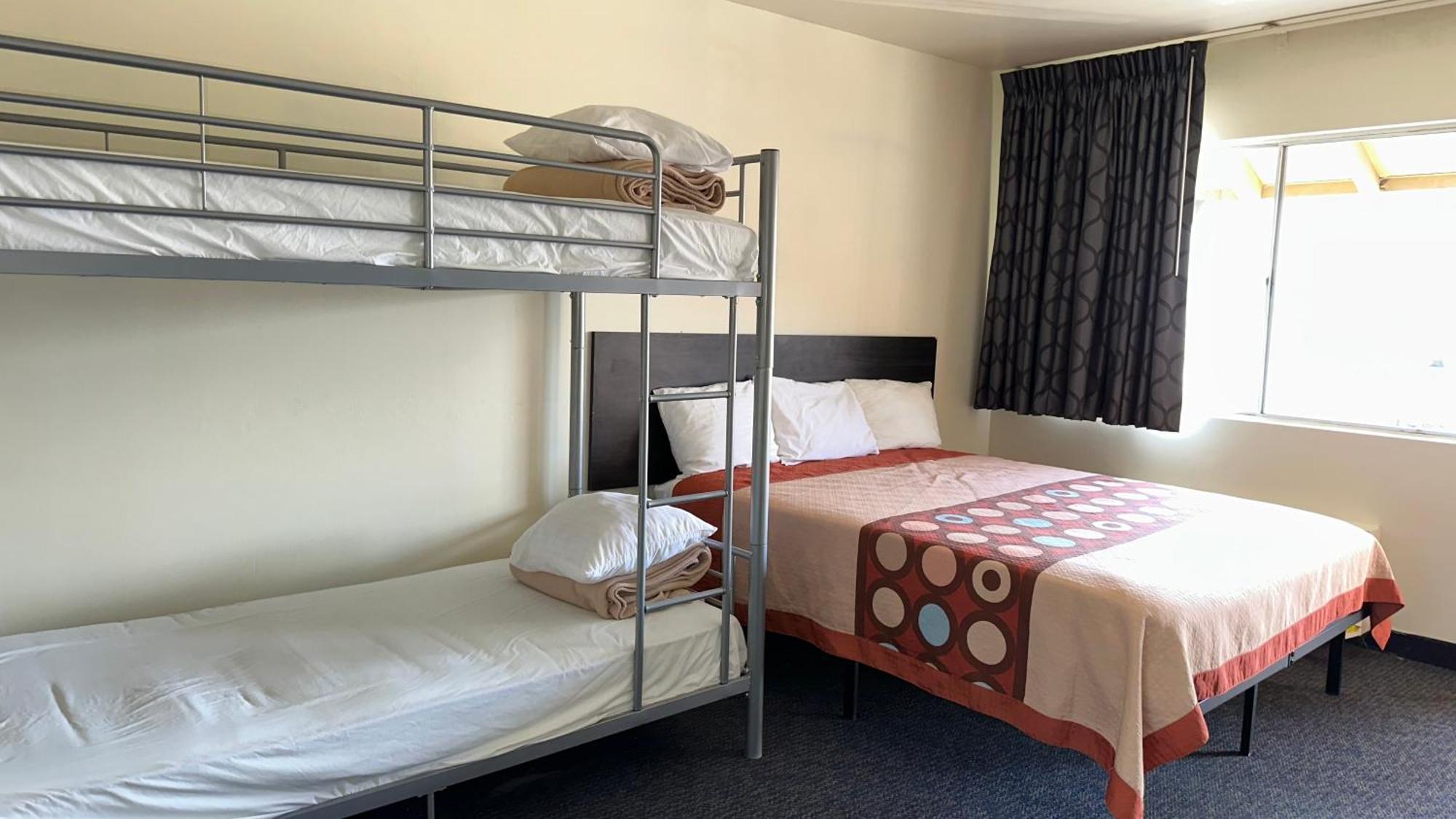Elevation Hotel 3*